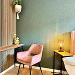 Queen Loui: Comfy Mit Tiefgarage 드레스덴