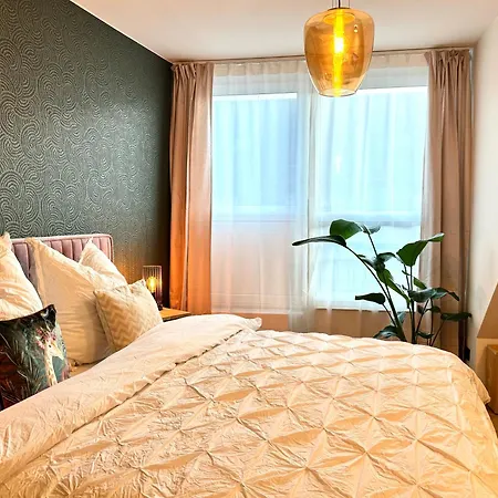 Queen Loui: Comfy Mit Tiefgarage Apartamento *