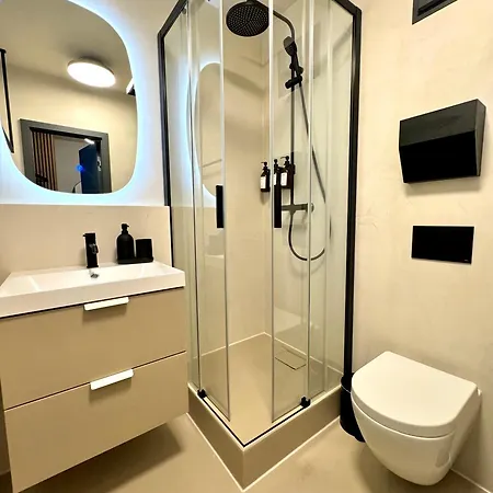 Queen Loui: Comfy Mit Tiefgarage Appartamento