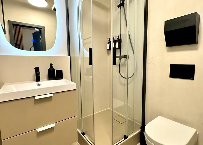 Queen Loui: Comfy Mit Tiefgarage Apartman